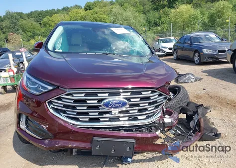 2024 Ford Edge Titanium z USA, uszkodzony, nr VIN 2FMPK4K95RBA73867